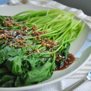 garlic dressing spinach