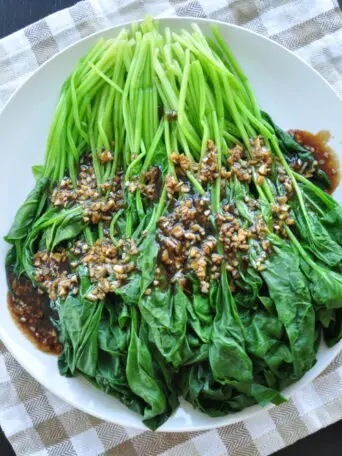 garlic dressing spinach