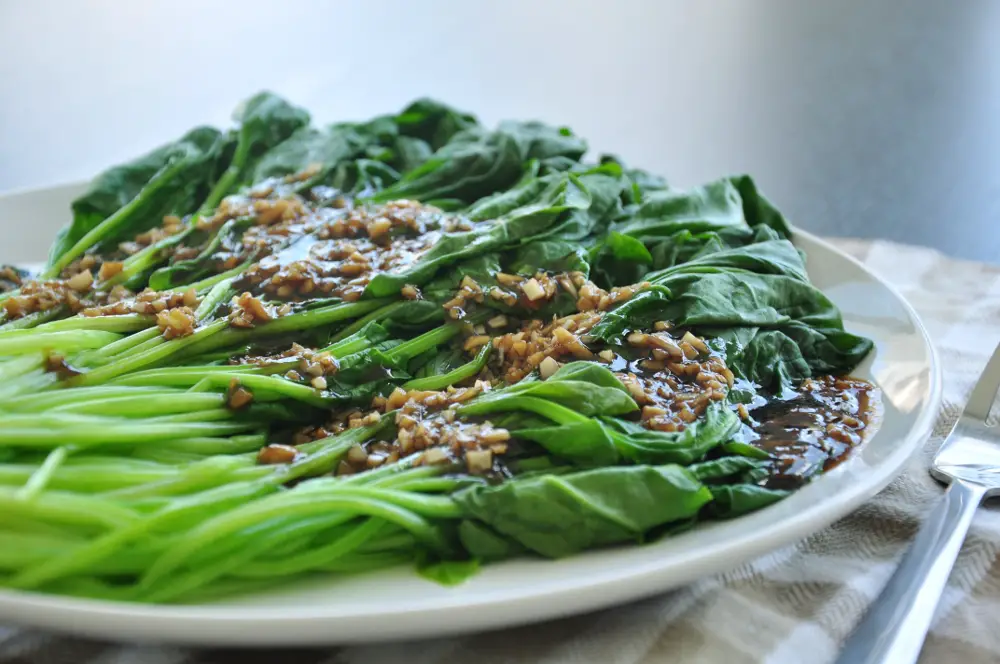 garlic dressing spinach