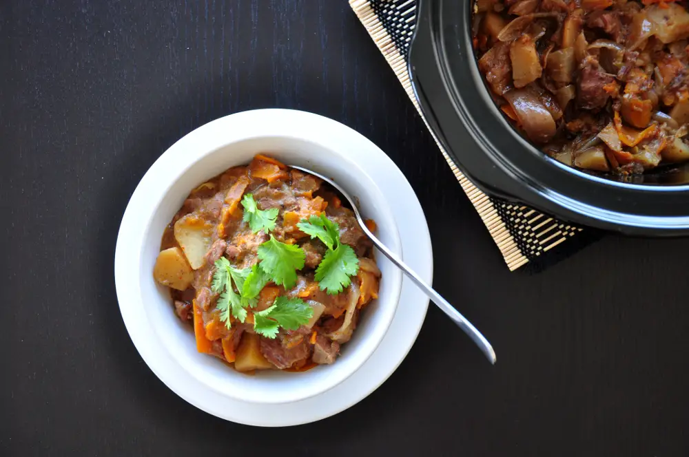 Looking for something healthy and savory? Come home to this comforting, slow cooker beef stew recipe, which can be cooked to perfection while you’re at work.