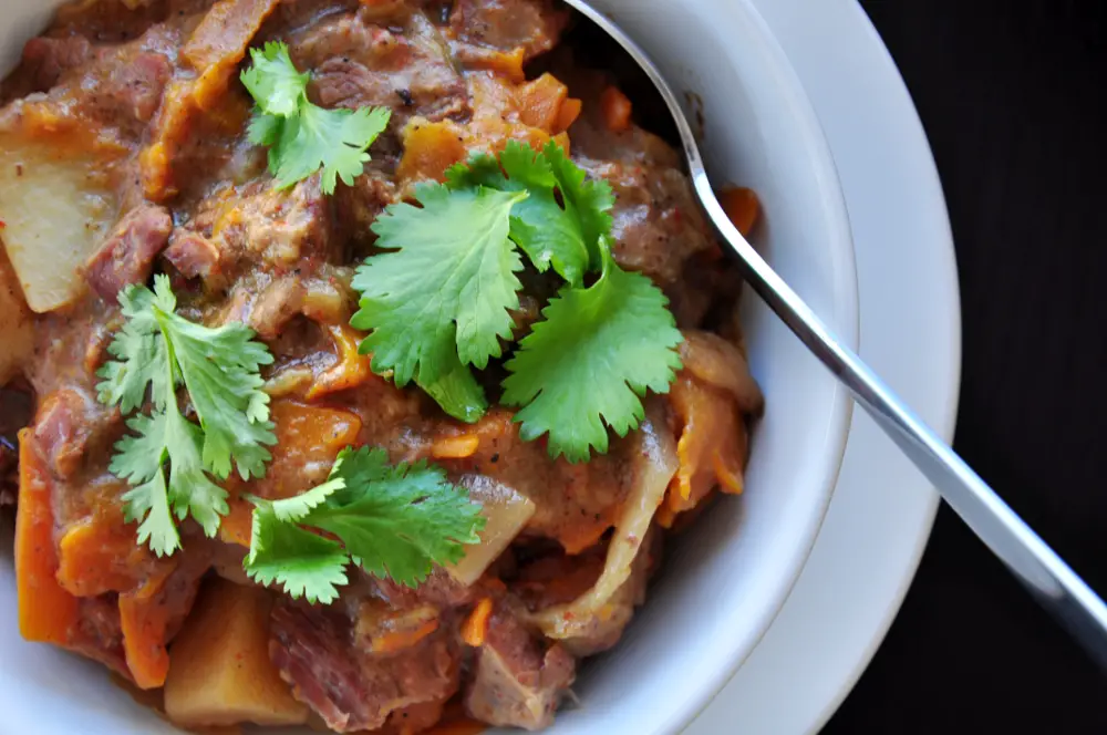 Looking for something healthy and savory? Come home to this comforting, slow cooker beef stew recipe, which can be cooked to perfection while you’re at work.