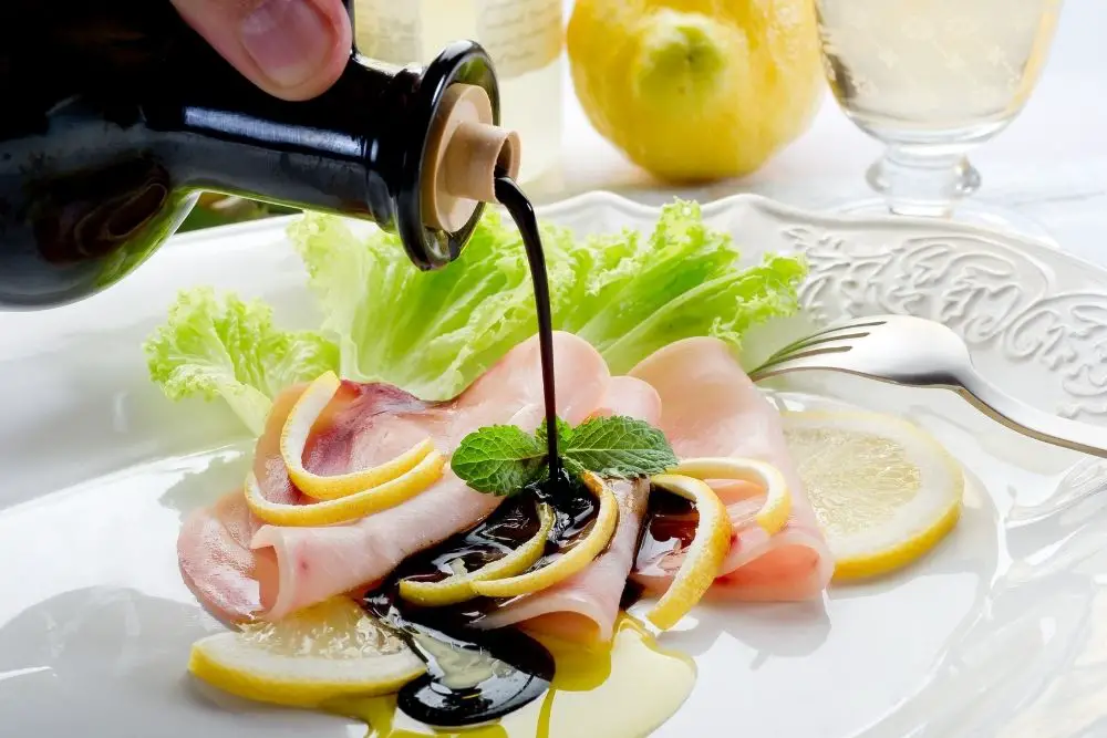 Dressing food with balsamic and olive oil