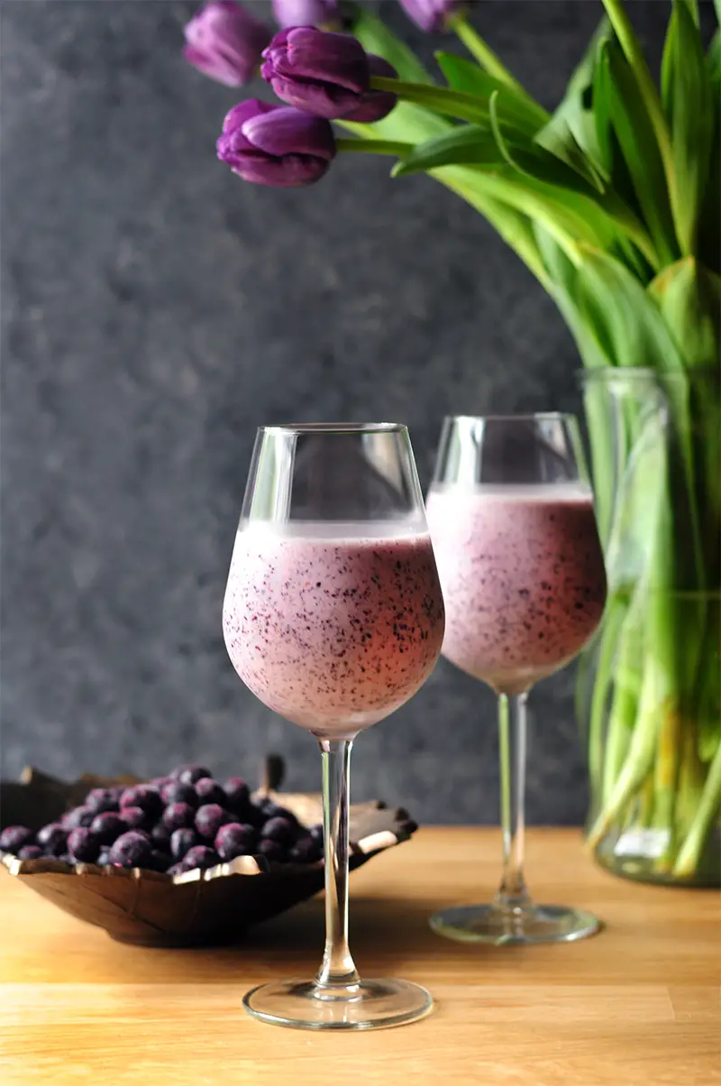 When blueberry meets vanilla ice cream, it’s good. When blueberry meets vanilla ice cream and crisp white wine, it’s even better. Spoil yourself with this fun blueberry cream wine slush in the holiday or anytime you like because it takes pretty much no time to make.