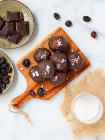 Cherry Chocolate Truffle is your healthy holiday hero. Indulge in antioxidant-rich dark chocolate & cherries without blowing your progress.