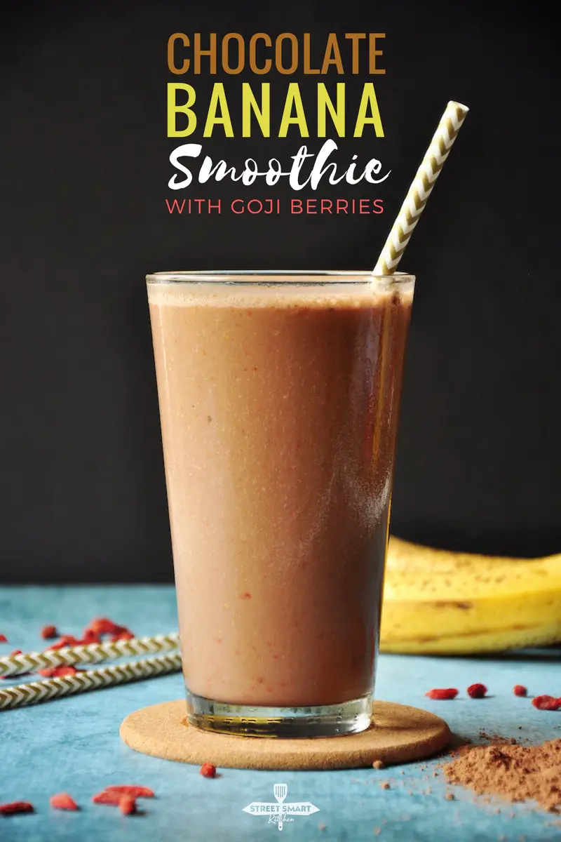 5-ingredient chocolate banana smoothie features goji berries and it's packed with protein, vitamins, fiber, calcium, and deliciousness.