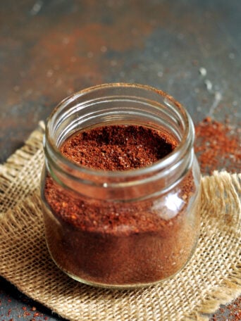 Coffee chili dry rub with dark-roast coffee, cocoa, and smoky chilis — a bold, not-too-sweet crust for steak, pork, lamb, and fish.