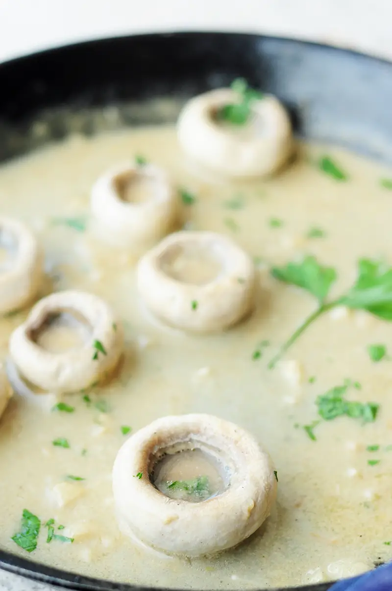 This 20-minute creamy mushroom pasta recipe satisfies your strongest Italian food cravings while providing epic flavor and a boost of nutrition. 