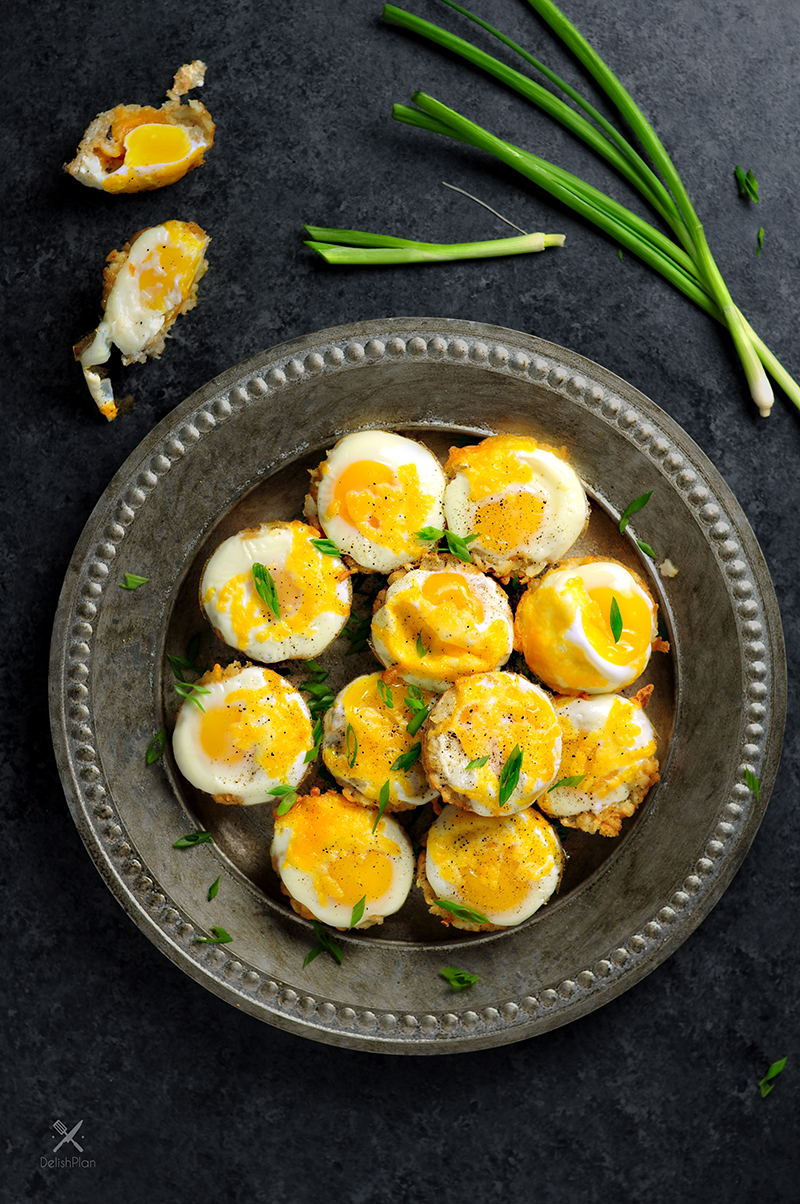 Eggs and Cheese baked with tater tots in a muffin pan, those tater tot cups are great breakfast and they are easy to make. Watch the video to learn how.
