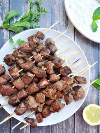 Served with tzatziki and seasoned with all the right spices, these lamb kabobs are perfect for a quick Greek-inspired dinner. Ready in 40 minutes or less.