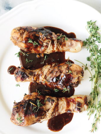 These sous vide chicken legs offer super tender chicken meat along with crispy skin. Drizzled with a delectable honey balsamic sauce, they are fingerlickingly delicious.