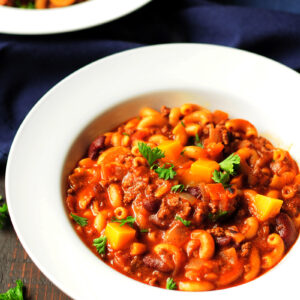 Love mac and cheese? This one-pot chili mac recipe can totally satisfy you. It's an exciting meal with a healthy spin that’s designed for busy weeknights.