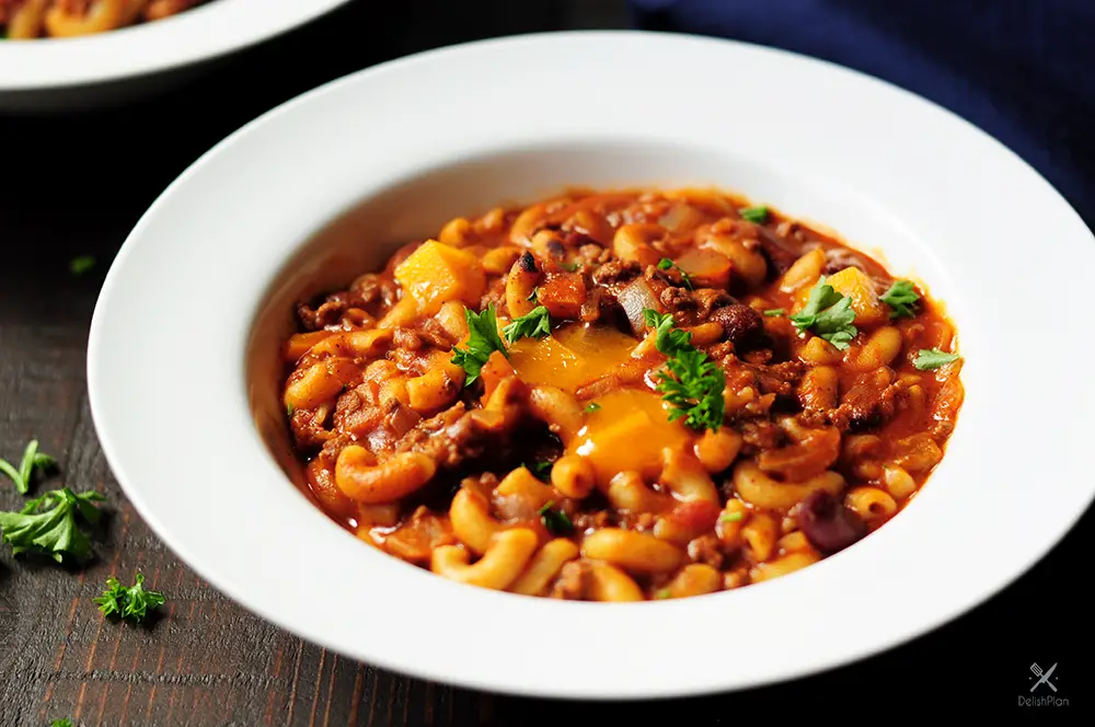 Love mac and cheese? This one-pot chili mac recipe can totally satisfy you. It's an exciting meal with a healthy spin that’s designed for busy weeknights.