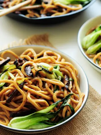 These pan-fried Shanghai noodles are perfect when all you want is to slurp some noodles. They're 100% vegan and require only 6 ingredients & 20 mins.