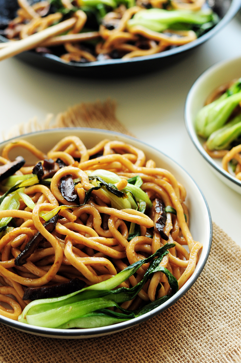 These pan-fried Shanghai noodles are perfect when all you want is to slurp some noodles. They're 100% vegan and require only 6 ingredients & 20 mins.