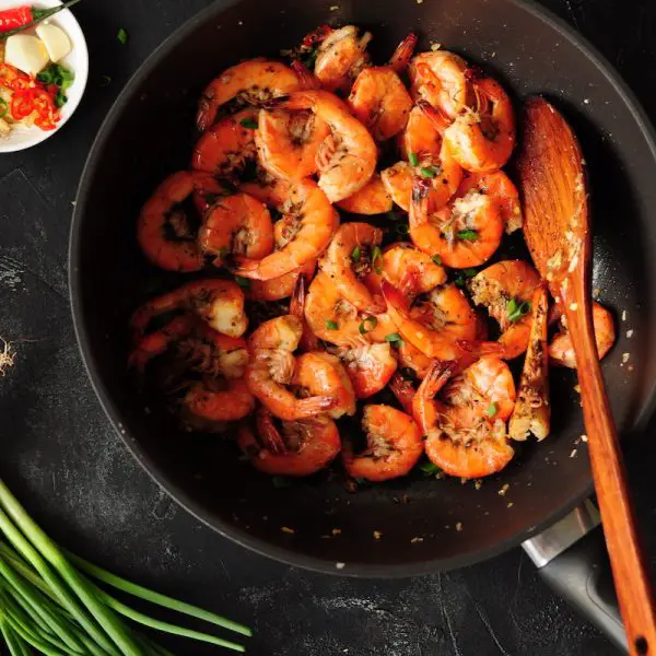 Classic Chinese salt and pepper shrimp with a healthy twist without losing any authentic taste. It's gluten-free and only requires 15 minutes. So quick and yum!