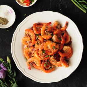 Classic Chinese salt and pepper shrimp with a healthy twist without losing any authentic taste. It's gluten-free and only requires 15 minutes. So quick and yum!