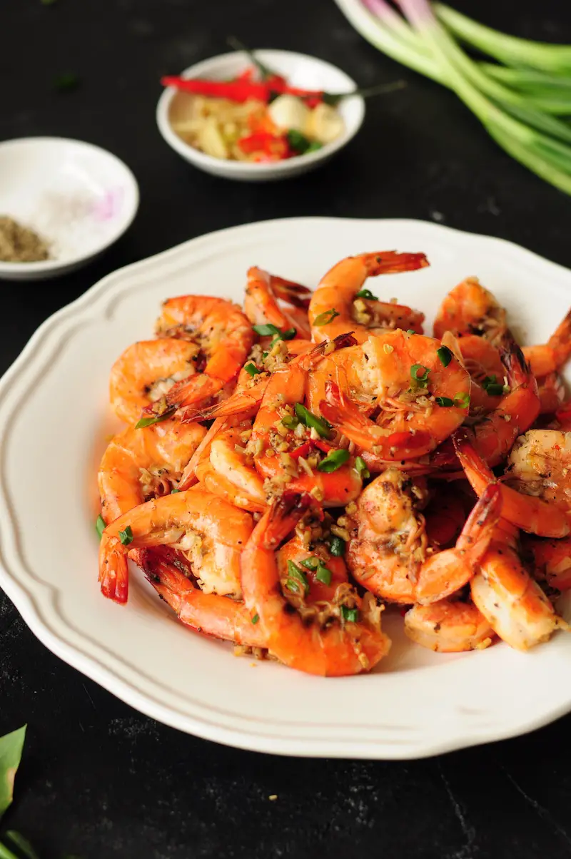 Classic Chinese salt and pepper shrimp with a healthy twist without losing any authentic taste. It's gluten-free and only requires 15 minutes. So quick and yum!