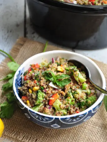 Slow Cooker Vegetable Quinoa Medley