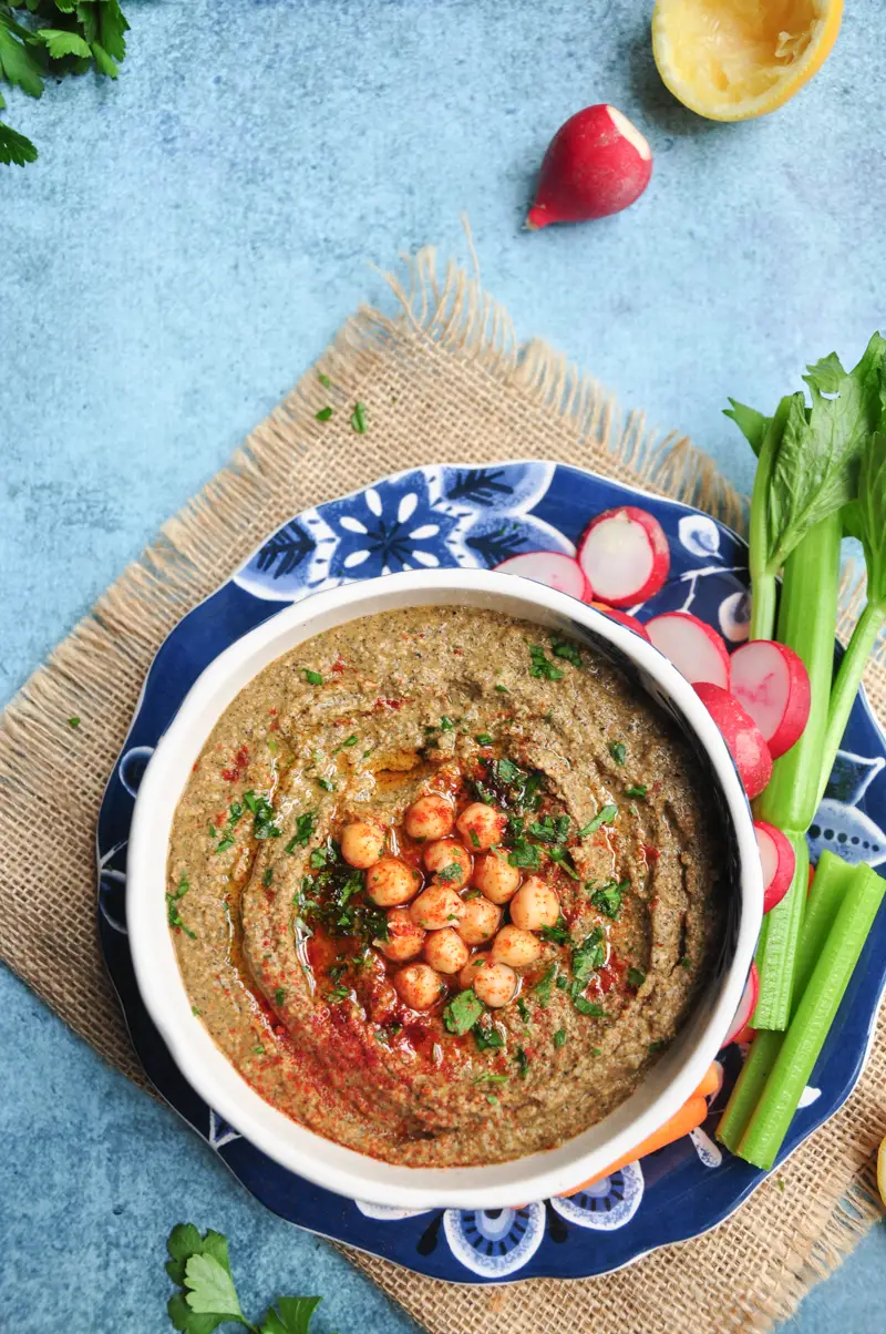 Smoky, garlicky, earthy, and authentic, this chipotle hummus is ready to enjoy in only five minutes. It’s also gluten-free, vegan, and rich in dietary fiber.