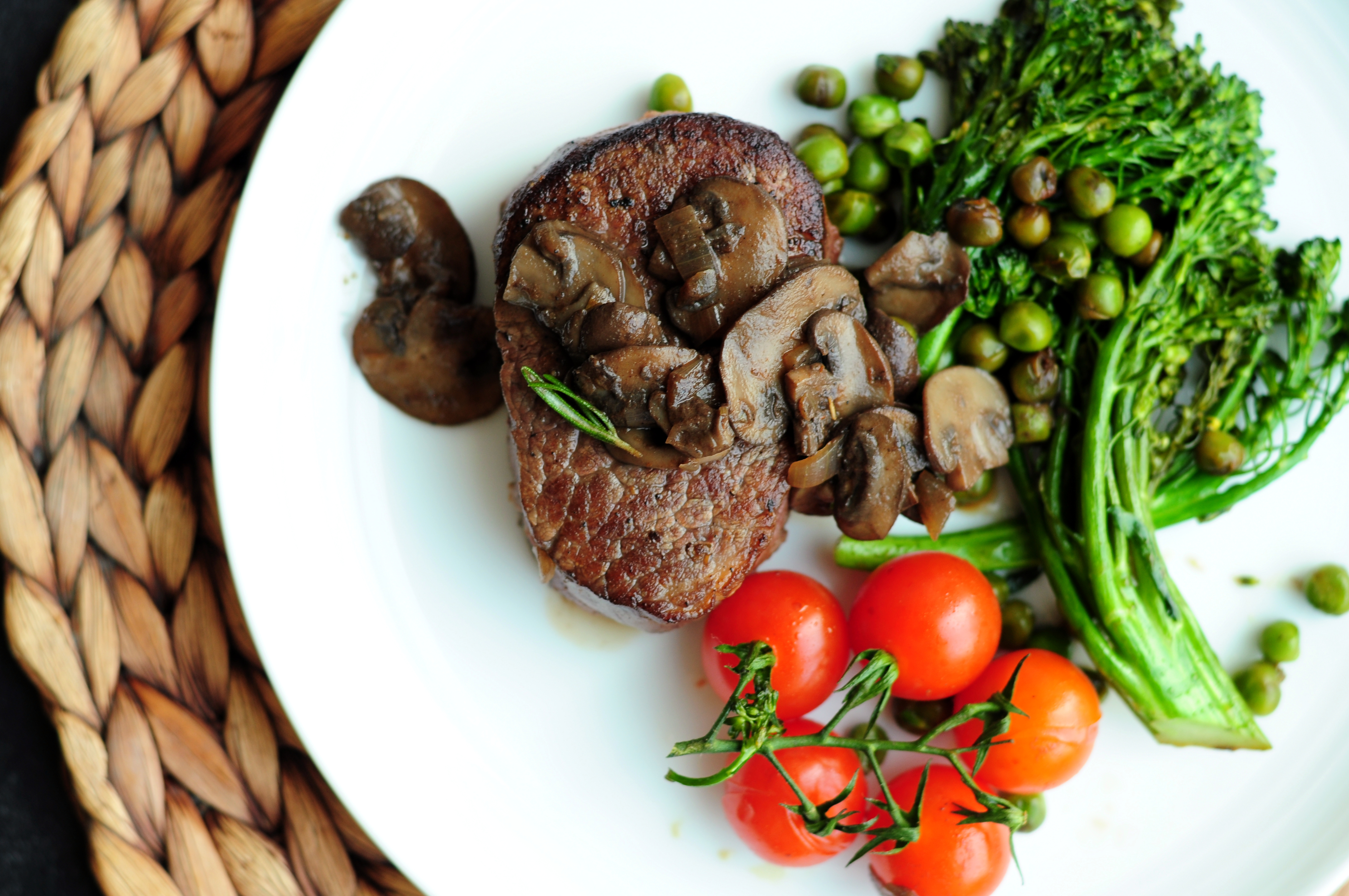 Sous Vide Filet Mignon with Mushroom Sauce-full meal