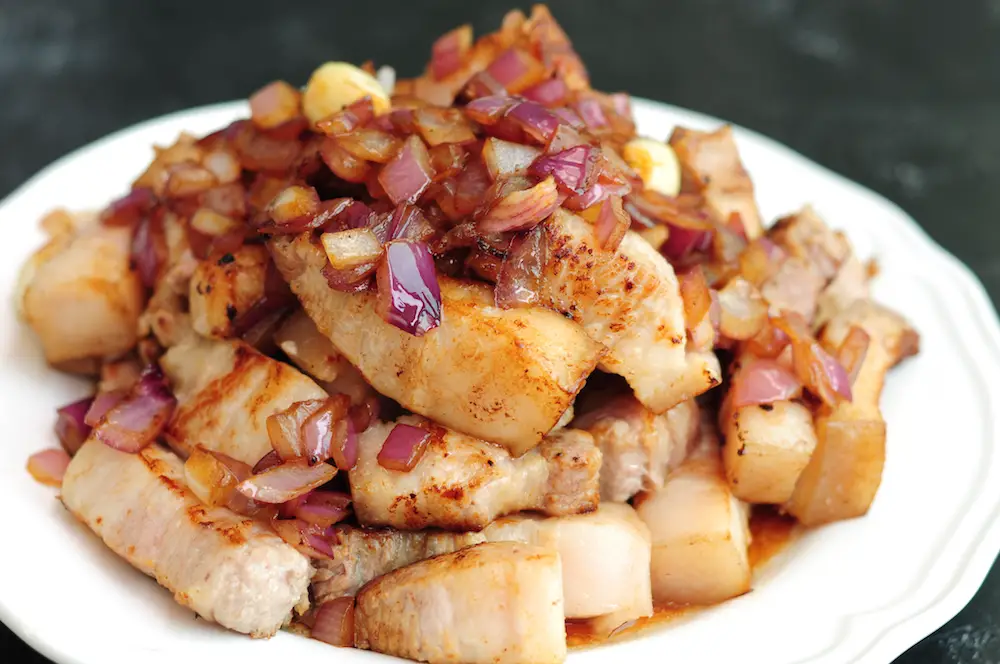 preseared pork belly with onions and garlic