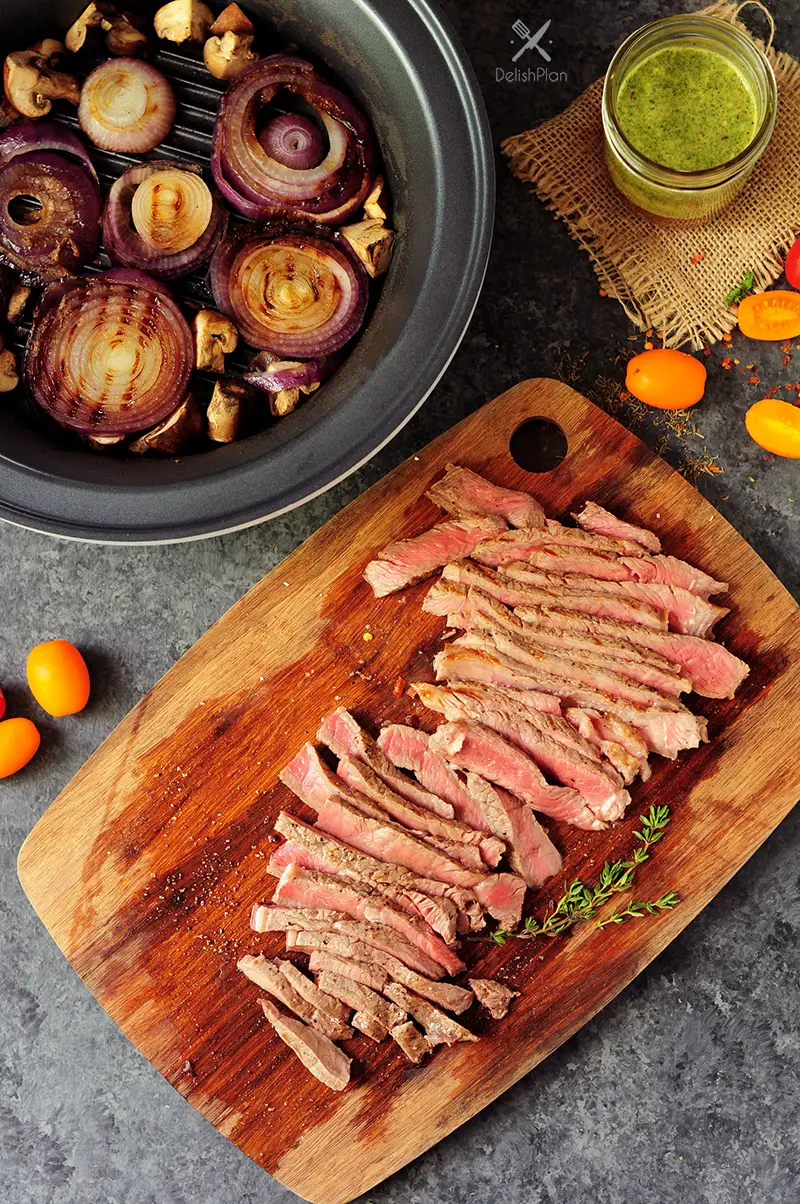 Make salad more exciting by adding succulent steak and chimichurri with this steak salad recipe. You’ll have a healthy and glorious meal in just 30 mins.