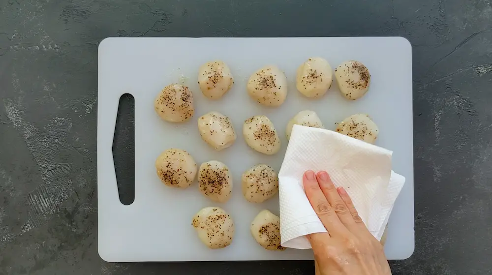 pat sous vide scallops dry with paper towels