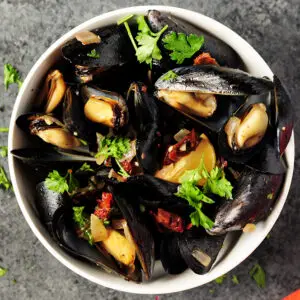 Super Easy Mussel Recipe with White Wine Sauce