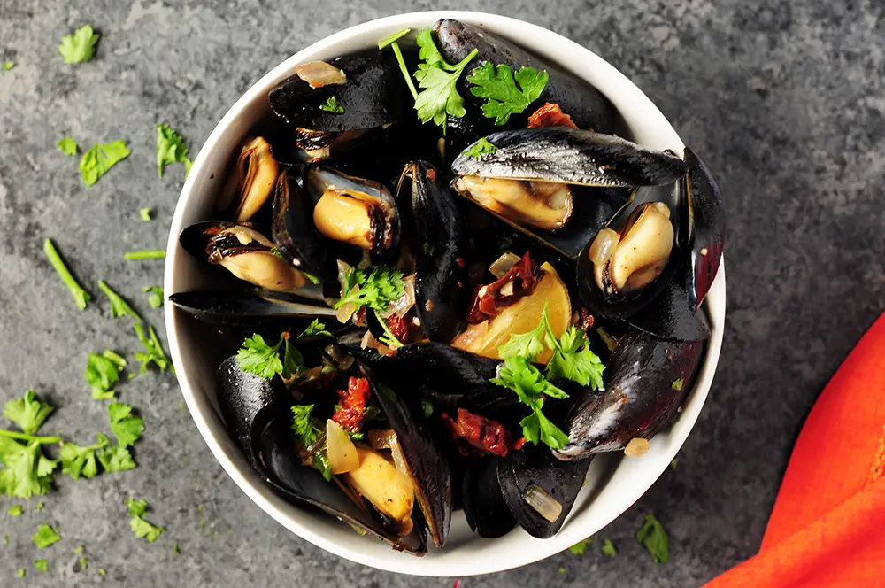 Super Easy Mussel Recipe with White Wine Sauce