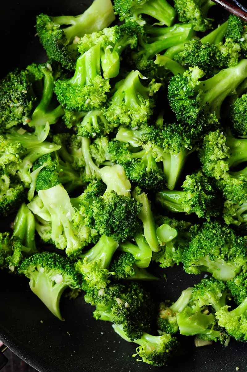 Give this super quick steamed broccoli recipe a try and you'll never go back to that boring, flavorless broccoli side dish ever again!