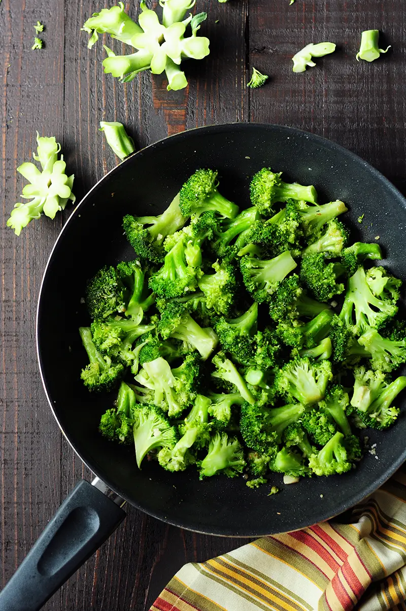 Give this super quick steamed broccoli recipe a try and you'll never go back to that boring, flavorless broccoli side dish ever again!