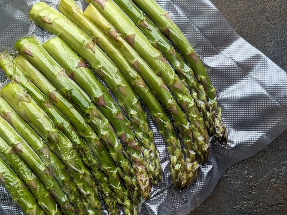 Vacuum-sealed asparagus for sous vide