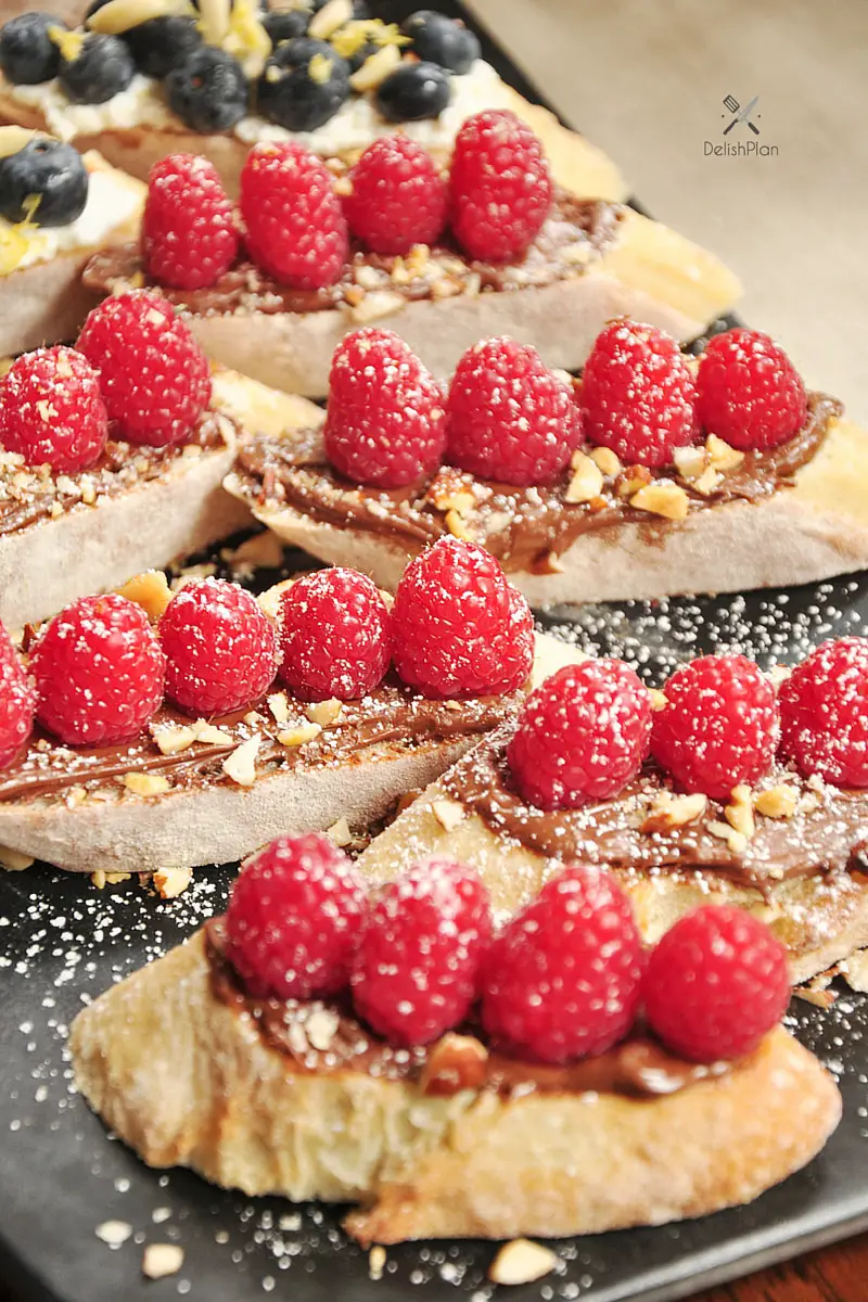 chocolate-hazelnut & raspberry toast